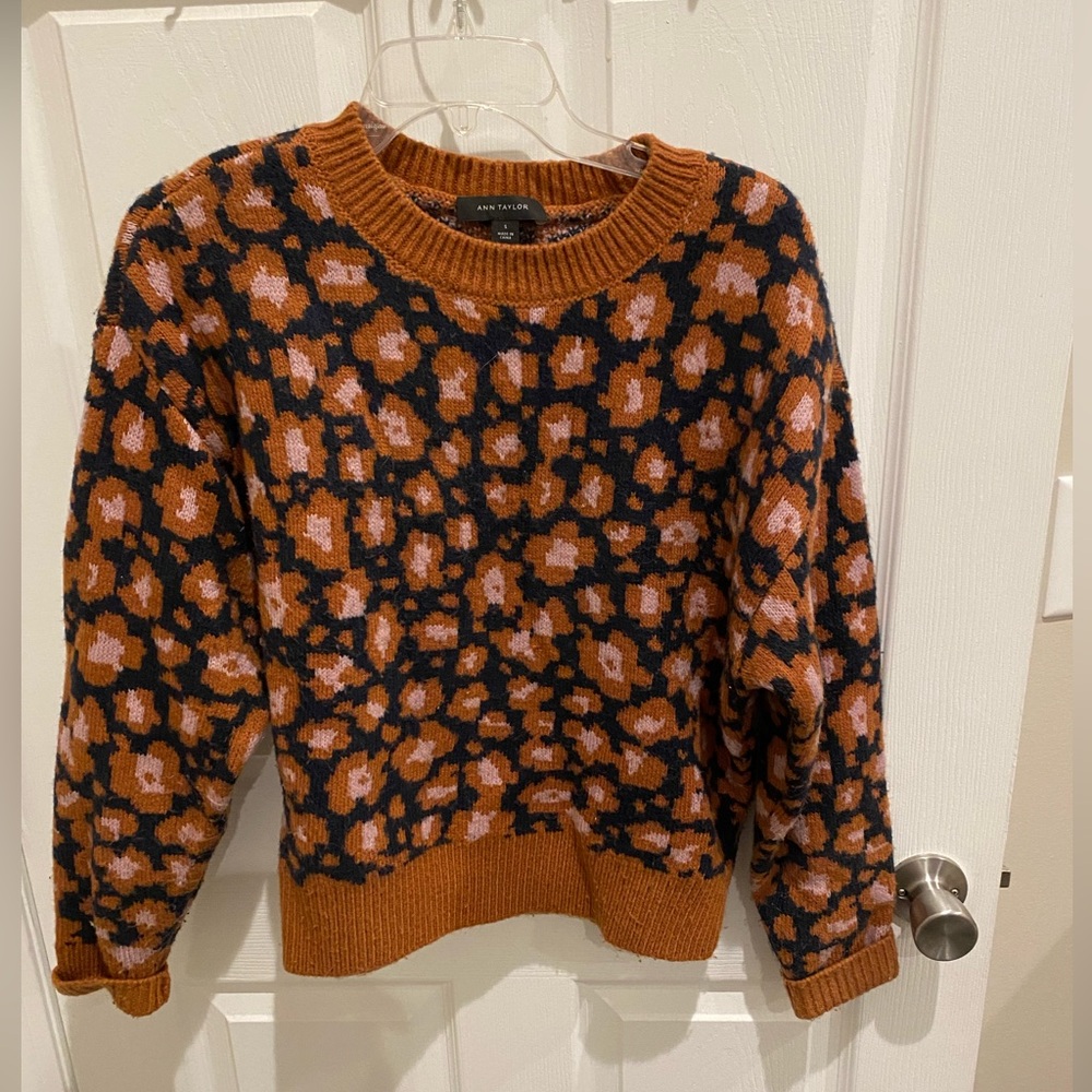 Ann Taylor Women's Sweater in Orange and Black Leopard Print